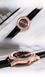Détails de montre pour femme avec boîtier IP sous vide et verre minéral résistant