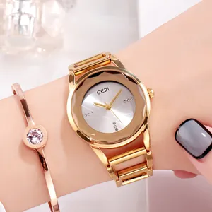 Orologio elegante da donna in oro rosa con indici in diamanti e lunetta sfaccettata