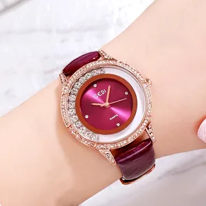 Montre à quartz luxe pour femme avec lunette en diamant or rose et bracelet violet