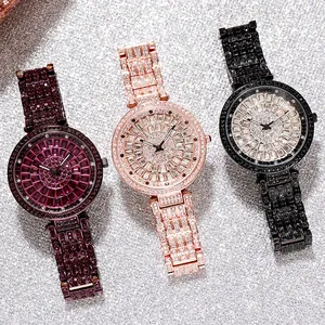 Montre à quartz de luxe pour femme sertie de diamants avec bracelet en métal en trois couleurs