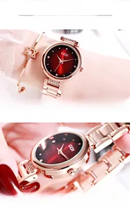 Dettaglio dell'orologio in oro rosa con vetro minerale e placcatura IP di lusso