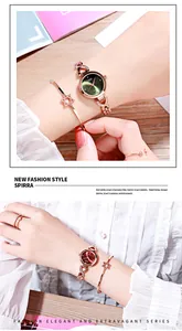 Détail macro de la montre GEDI avec chaîne en strass et bracelet étoile rose doré