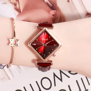 Set orologio Gedi da donna con quadrante a rombi rosso e bracciale dorato con ciondolo stella