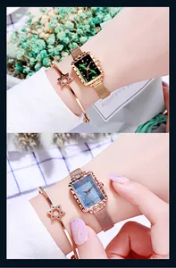 Dettaglio orologio rettangolare da donna con cinturino a maglia e bracciale a stella