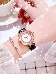 Dettaglio dell'elegante orologio al quarzo Gedi con lunetta di cristalli e cinturino in pelle nera