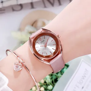 Mode roségoud quartz horloge met roze leren band en bijpassende hartvormige armband