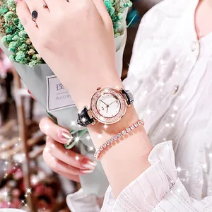 Orologio elegante in oro rosa con strass scintillanti e cinturino in pelle nera