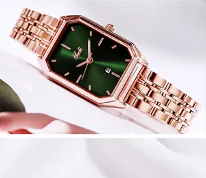 Dettaglio orologio ottagonale oro rosa con quadrante verde soleil e datario a ore 6