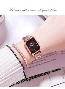 Dettaglio dell'orologio ottagonale in oro rosa con quadrante nero e bracciale tennis