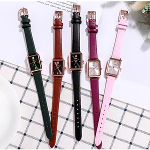 Schicke rechteckige Quarzuhr für Damen mit roségoldenem Gehäuse und fünf Lederarmbandfarben