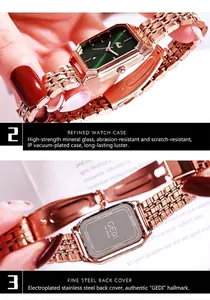 Dettagli di un orologio rettangolare in oro rosa con quadrante verde e fondo in acciaio