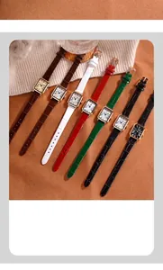 Muestra detallada de siete relojes cuadrados vintage con correas de cuero en varios colores