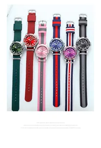 Plusieurs montres à quartz avec bracelet NATO et lunette de plongée en six couleurs