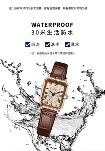 Detalle de reloj cuadrado vintage con impermeabilidad de 30m y salpicaduras de agua