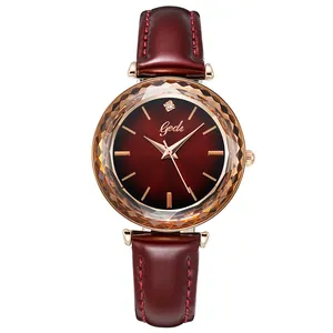 Damen-Quarzuhr mit burgunderrotem Lederarmband und facettiertem Roségoldgehäuse