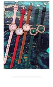 Détail de montres à quartz Gedi tendance avec lunette en strass en cinq coloris variés