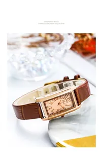 Nahaufnahme der GEDI rechteckigen Damenuhr in Roségold mit braunem Lederarmband