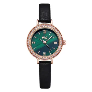 Montre quartz femme or rose avec cadran malachite verte et bracelet en cuir noir fin