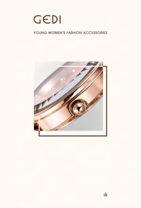 Primer plano detallado de la caja y corona de acero inoxidable en color oro rosa del reloj