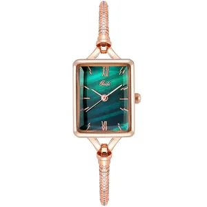 Elegante rotgoldene Damenuhr mit grünem Malachit-Zifferblatt und Diamantarmband