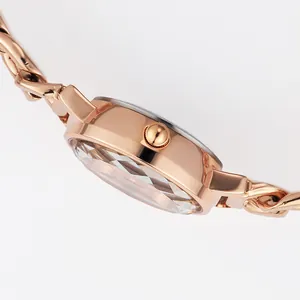 Montre fine pour femme en or rose avec verre à facettes et bracelet chaîne de luxe