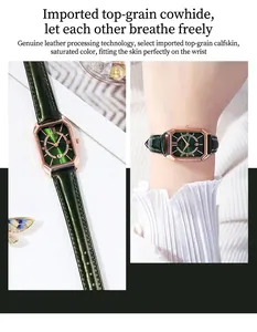 Detailansicht der eckigen grünen Uhr mit Goldgehäuse und Echtlederarmband