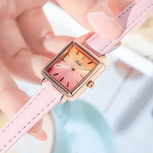 Elegante Damen-Rechteckuhr mit roségoldenem Gehäuse und rosa Verlaufs-Zifferblatt