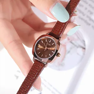 Montre à quartz carrée pour femme avec bracelet en cuir marron motif lézard et cadran doré