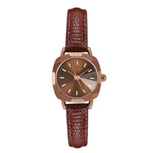 Montre rétro pour femme avec boîtier or rose et bracelet en cuir marron à motif lézard