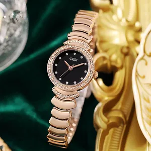 Luxe roségouden dameshorloge met zwarte wijzerplaat en met kristallen bezette lunette