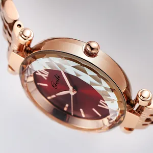 Élégante montre Gedi en or rose pour femme avec cadran rouge et verre taillé en losange