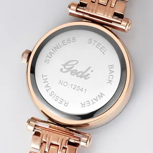 Montre Gedi minimaliste pour femme vue arrière boîtier acier et bracelet à maillons