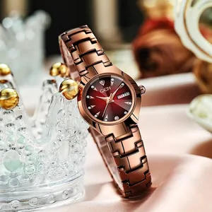 Montre quartz femme élégante avec bracelet or rose et cadran calendrier rouge foncé