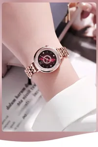 Détail de la montre GEDI pour femme en or rose avec cadran dégradé étoilé et pierres de zircon