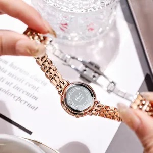 Montre femme Gedi or rose avec fond en acier inoxydable et bracelet à maillons fins
