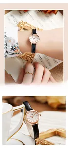 Détail de la petite montre GEDI à cadran rond doré rose et bracelet en cuir noir