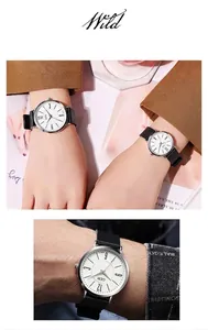 Gros plan de montres minimalistes GEDI pour couple avec bracelets noirs et boîtiers argent