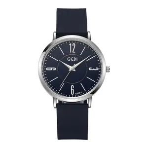 Montre à quartz minimaliste avec boîtier en acier et bracelet en silicone bleu