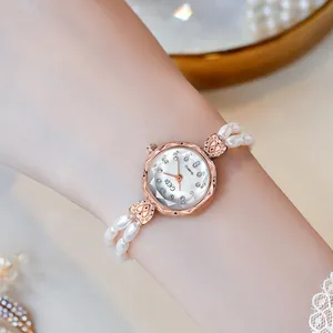 Elegante Damen Quarzuhr mit zweireihigem Perlenarmband und rotgoldener Herzschließe