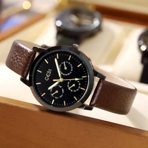 Montre à quartz GEDI avec bracelet en cuir marron et cadran noir sur fond en bois