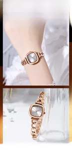Dettaglio orologio donna GEDI oro rosa con cinturino a catena e raffinato quadrante quadrato