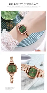 Dettaglio orologio GEDI quadrato oro rosa con quadrante verde e cinturino a catena