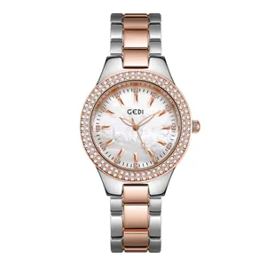 Montre quartz pour femme avec bracelet bicolore en acier et lunette sertie de cristaux fins