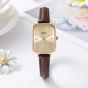 Orologio al quarzo quadrato da donna con quadrante in oro rosa e cinturino in pelle marrone