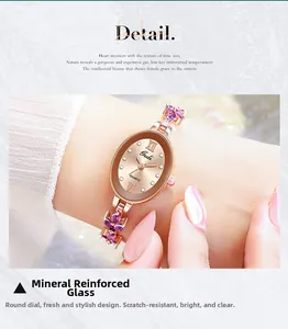 Makroaufnahme einer ovalen Quarzuhr mit Mineralglas und lila Edelsteinarmband