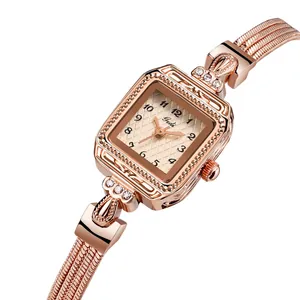 Montre à quartz carrée vintage élégante en or rose avec bracelet en maille à plusieurs brins
