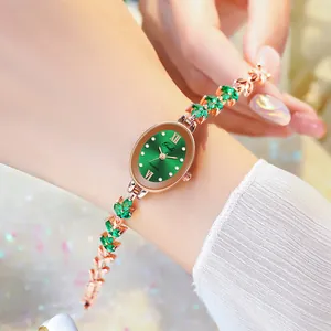 Luxuriöse ovale Quarzuhr in Roségold mit grünem Zifferblatt und Edelsteinarmband