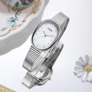 Montre à quartz argentée pour femme avec cadran en nacre et index sertis de cristaux