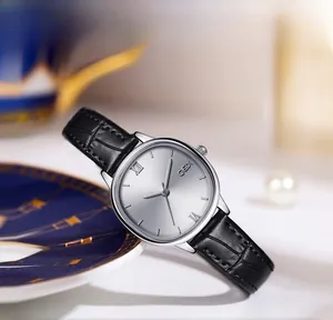 Details der GEDI Quarzuhr mit silbernem Sonnenschliff-Zifferblatt und Lederarmband