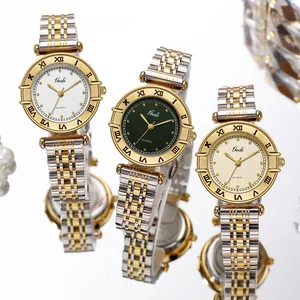 Κομψό γυναικείο ρολόι quartz από ατσάλι με ρωμαϊκούς αριθμούς και δίχρωμο μπρασελέ